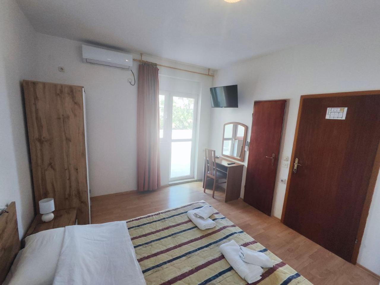 Tonino Apartments Pag Town Exterior photo